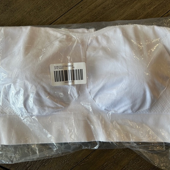 SOMA Seamless Key Racerback. Size XXL and color is Optic White. $32 - Picture 3 of 8